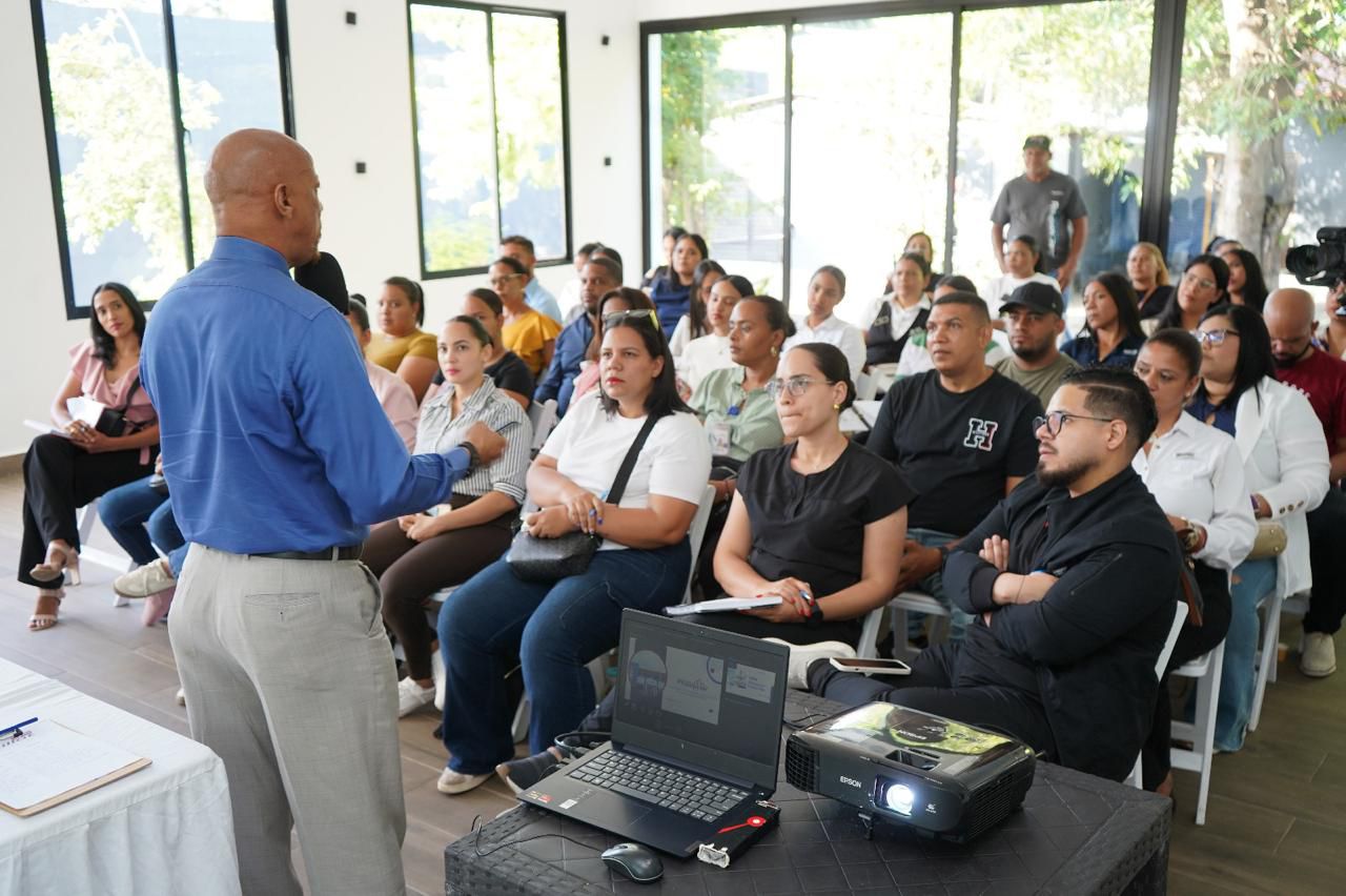 CAPACITACION CON VIRGILIO EN MOCA